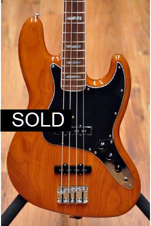 Fender Vintera 70's Jazz Bass Aged Natural Fender Vintera 70's Jazz Bass Aged Natural